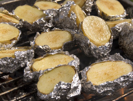 ל"ג בעומר- תפוחי אדמה בנייר כסף (צילום: zudin, Istock)