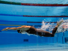 איסור על לבישת בגד ים שלם בתחרות שחייה באילת (צילום: RTR)