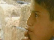 ילד ירדני בן 8 מעשן (צילום: חדשות 2)