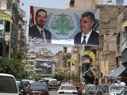 בחירות בלבנון רחוב עם שלטים (צילום: רויטרס)