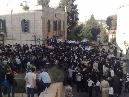 הפגנת חרדים נגד פתיחת חניון ספרא בשבת בירושלים (צילום: יוסי זילברמן)