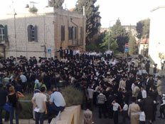 הפגנת חרדים נגד פתיחת חניון ספרא בשבת בירושלים (צילום: יוסי זילברמן)