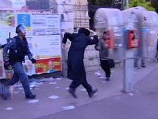 הפגנת חרדים נגד פתיחת חניון ספרא בשבת (צילום: חדשות 2)
