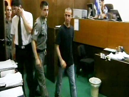 אלעד אלפרון בבית המשפט (צילום: חדשות 2)
