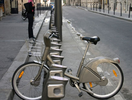 אופניים להשכרה בפריז (צילום: istockphoto)