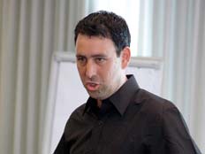 אריאל הלוי - מנכ"ל חברת דיבייט בע"מ מומחה לתקשורת (צילום: חדשות 2)