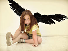 ילדה עם כנפיים- חלומות של ילדים (צילום: stock_colors, Istock)