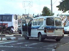 ניידת משטרה בשפרעם לאחר מהומות בלילה (צילום: חדשות 2)