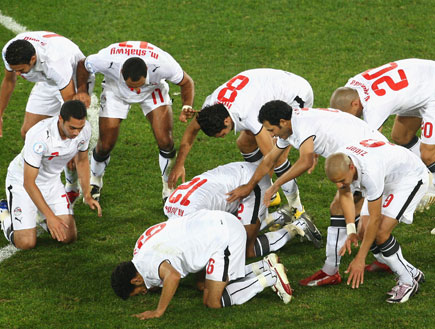 שחקני נבחרת מצרים חוגגים שער (צילום: Laurence Griffiths, GettyImages IL)
