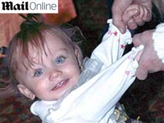 תינוקת שהוכתה למוות על ידי השמרטף בן ה- 15 (צילום: daily mail)