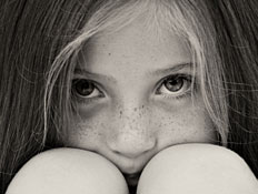 ילדה מפוחדת (צילום: iStock)