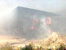 שריפה משתוללת באיזור כפר גלעדי (צילום: חדשות 2)