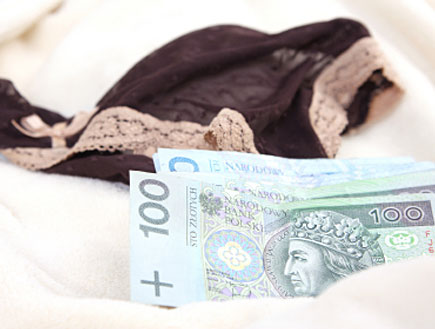 שטרות של כסף (צילום: Agnieszka Pastuszak-Maksim, Istock)