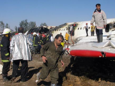מטוס אירני מסוג טופולוב שהתרסק באירן (צילום: חדשות 2)