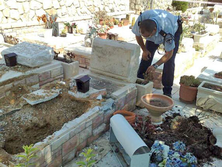 קבר שחולל בבית העלמין בטבריה (צילום: גדעון ועקנין)