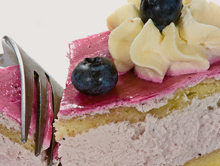 עוגה עם אוכמניות (צילום: istockphoto)