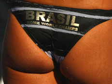 תחת של שחיינית ברזילאית (צילום: Clive Rose, GettyImages IL)