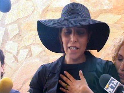ליזה מיכאל- אמה של נועה גודרין בהלוויה (צילום: חדשות 2)