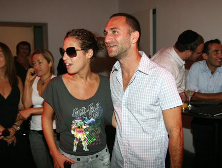 שלום מיכאלשווילי ואשתו - תצוגת אופנה של חברת קסטרו (צילום: אורי אליהו)