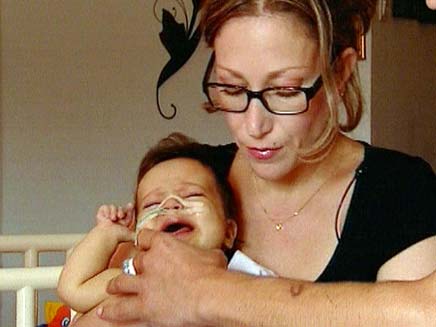 ליגל - תינוקת שצריכה לעבור ניתוח בבלגיה (צילום: חדשות 2)