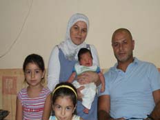 קרא לבנותיו בשמות חיזבאללה וחמאס (צילום: SNS סוריה)