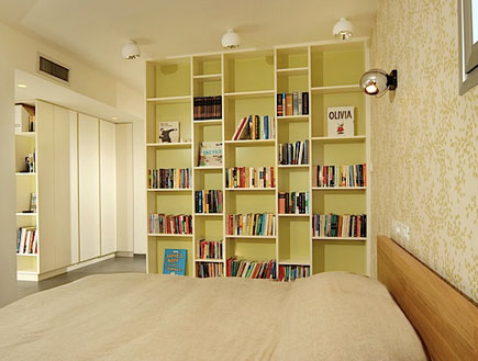 ספריה בחדר השינה אחרי- גלית שיף (צילום: הרברט בישקו)