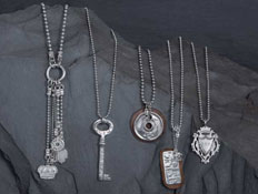 תכשיטים של יוריני נחמן (צילום: האתר הרשמי)