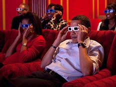 ברק אובמה עם משקפיי תלת מימד (צילום: hafington post)