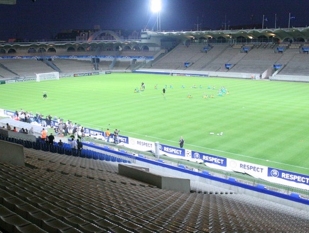 אצטדיון שבאן דל מאס מתמרק לקראת המשחק (עמית מצפה) (צילום: מערכת ONE)