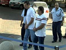 החשודים בעת מעצרם (צילום: חדשות 2)