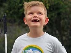 עיוור בן 7 עם יכולות עילאיות (צילום: הסאן)