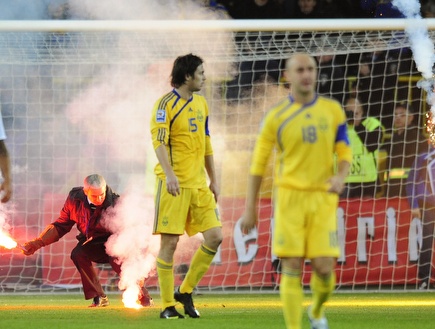 אוהדי אוקראינה אחראיים על האווירה בניצחון נבחרתם מול אנגליה (רויטר (צילום: מערכת ONE)