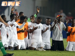 נבחרת גאנה חוגגת העפלה למונדיאל. נבחרת סימפטית מאוד, אך חסרת ניסיו (צילום: מערכת ONE)