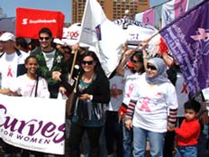 הפגנה סרטן השד במצרים (צילום: האגודה למלחמה בסרטן השד המצרית)