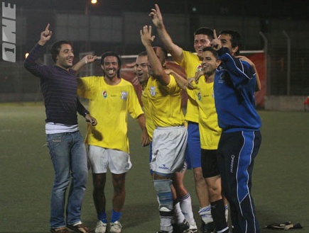 שחקני FC ISRAEL אלופת טורניר ה-100 של ת