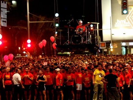 מירוץ נייקי בתל אביב. חגיגה באדום (אמיר לוי) (צילום: מערכת ONE)