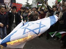 הפגנות אנטי ישראליות באיסטנבול (צילום: AP)