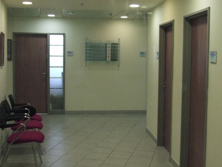 חדר החקירות ברשות המסים (בעז גורן) (צילום: מערכת ONE)