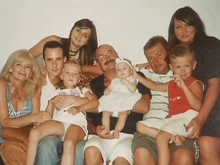 משפחתו של אלכסדנר משאר שנעדר בחוף הים בנתניה (צילום: חדשות 2)
