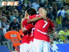 שחקני הפועל ת"א חוגגים ניצחון בדרבי (רועי גלדסטון) (צילום: מערכת ONE) שחקני הפועל ת"א חוגגים ניצחון בדרבי (רועי גלדסטון) (צילום: מערכת ONE)