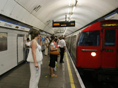 הרכבת שתחתית בלונדון (צילום: AP)