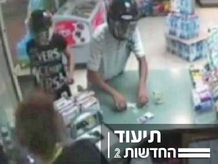 שוד בתחנת דלק באזור תל אביב (צילום: חדשות 2)