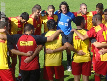 קבוצת הנוער לאחר הניצחון על פ&"ת (האתר הרשמי של מ.ס. אשדוד) (צילום: מערכת ONE)