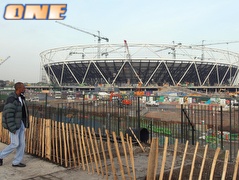 בניית האצטדיון האולימפי בלונדון 2012 (רויטרס) (צילום: מערכת ONE)