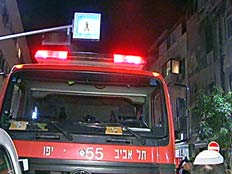 כבאית בזירת השריפה בדרום בתל אביב (צילום: חדשות 2)