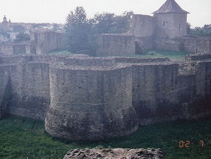 שרידי המבצר והארמון של שטפאן הגדול בסוצ'אבה (צילום: ויקיפדיה העברית)