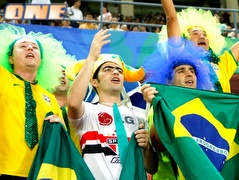 אוהדי ברזיל יצפו גם בערוץ 2 (רויטרס) (צילום: מערכת ONE)