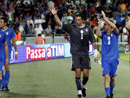 שחקני איטליה. יצליחו לשחזר את ההישג מ-2006? (רויטרס) (צילום: מערכת ONE)
