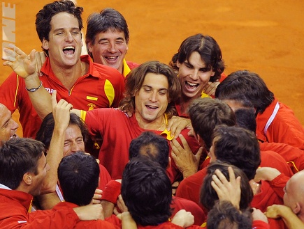 נבחרת הדייויס של ספרד חוגגת (GettyImages) (צילום: מערכת ONE)