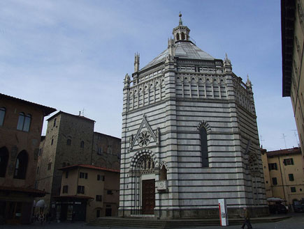 כנסייה בעיירה פיסטויה, טוסקנה (צילום: ויקיפדיה)